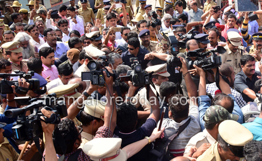 Pinarai arrives in mangalore
